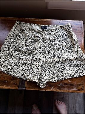 Volcom Pale Yellow and Cream Leopard-Print Dress Shorts with Side Zipper. EUC. M